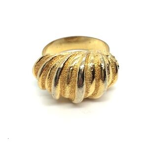 VINTAGE GOLD TONE DOME SHRIMP COCKTAIL RING RIBBED PUFFY ADJUSTABLE MODERNIST 7